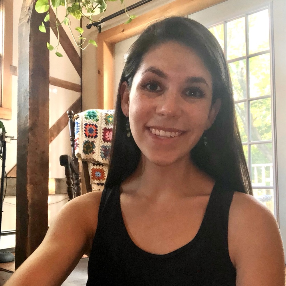 Meet your Posher, Larissa